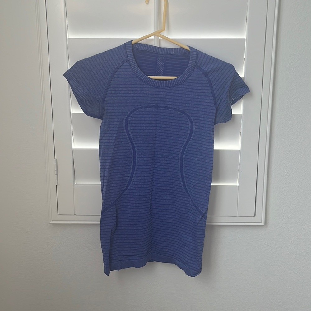 Lulu lemon T shirt